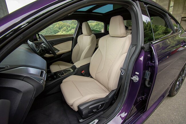 BMW 220dグランクーペ Mスポーツ前席