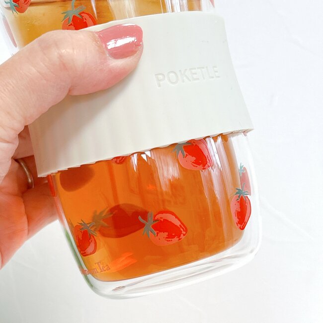 アフタヌーンティーで見つけた「いちごタンブラー」が買って大正解…！レトロ可愛いし、飲み物が冷めにくいんです！