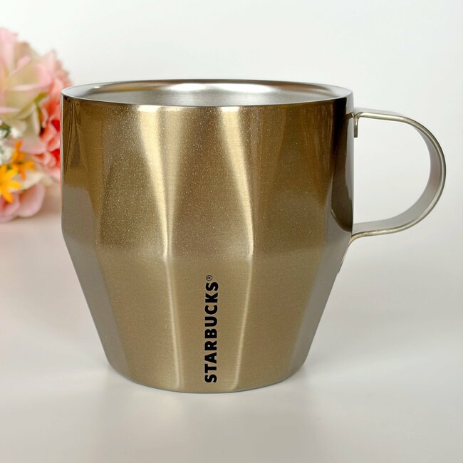 「かわいくて一目惚れ」スターバックスの“きらきら輝くマグカップ”使うたびに幸福感で満たされる～！「たっぷりサイズで形も素敵！」「マグカップだけど飾っておきたい」