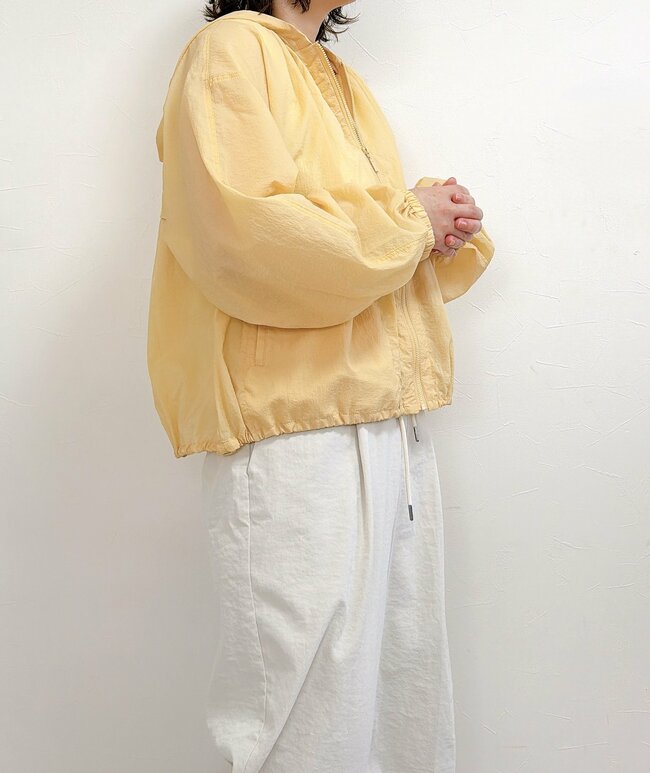 「ママ友にも褒められました！」GUの“めちゃ軽アウター”が涼しくて快適…！「シルエットが最高に可愛い」「50を過ぎてますがオシャレになれる！」