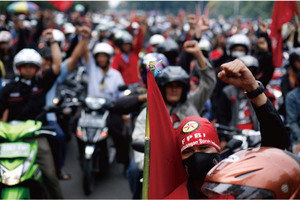問題噴出のインドネシア経済 <br />政治リスクで遠のく成長回復