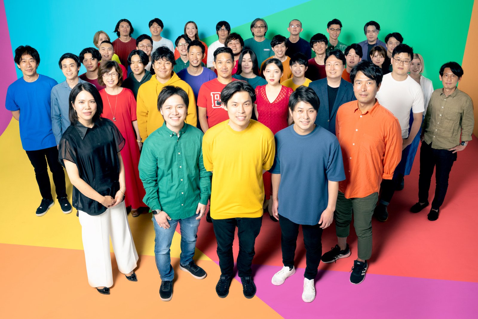 写真の最前列中央がカウシェ代表取締役CEOの門奈剣平氏