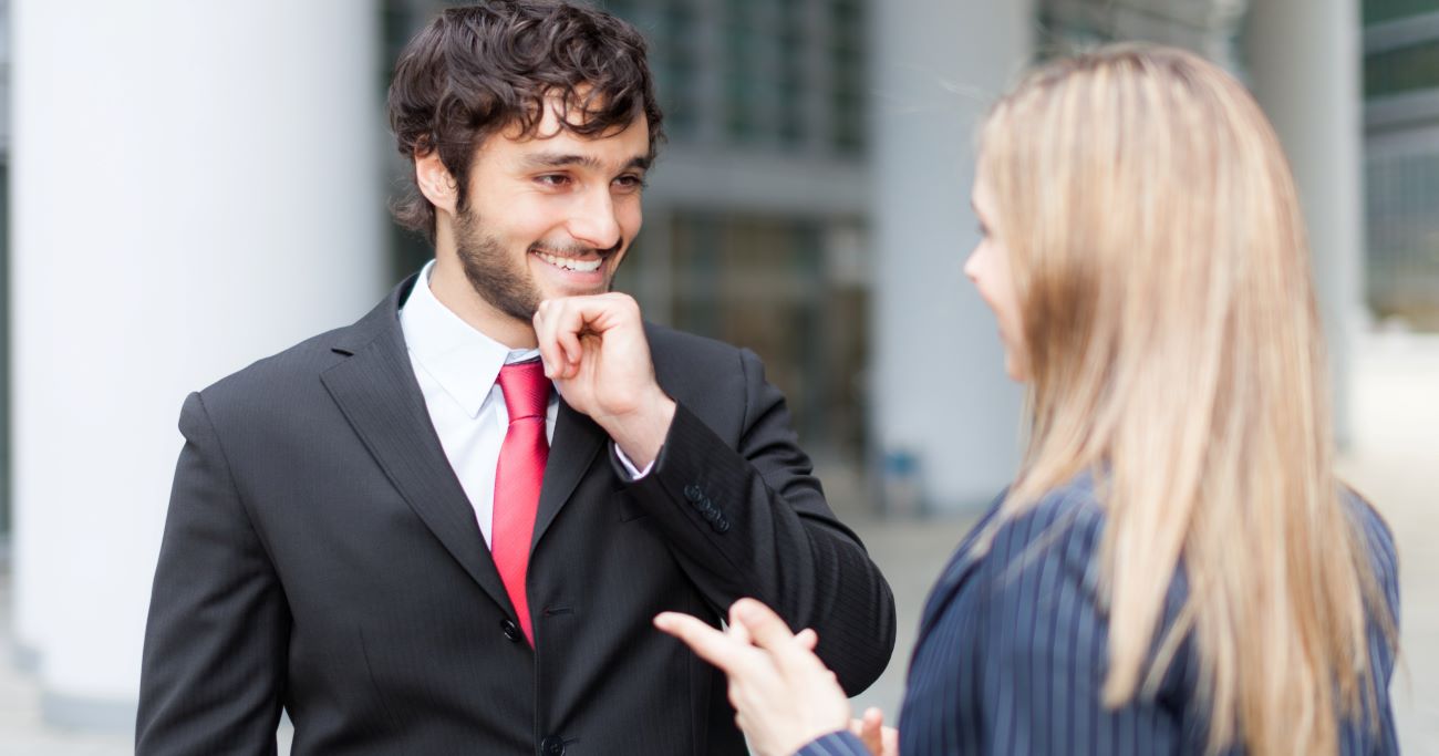 【人気芸人もよく使う】「場をもたせるための雑談」で一番役立つ“便利ワザ”