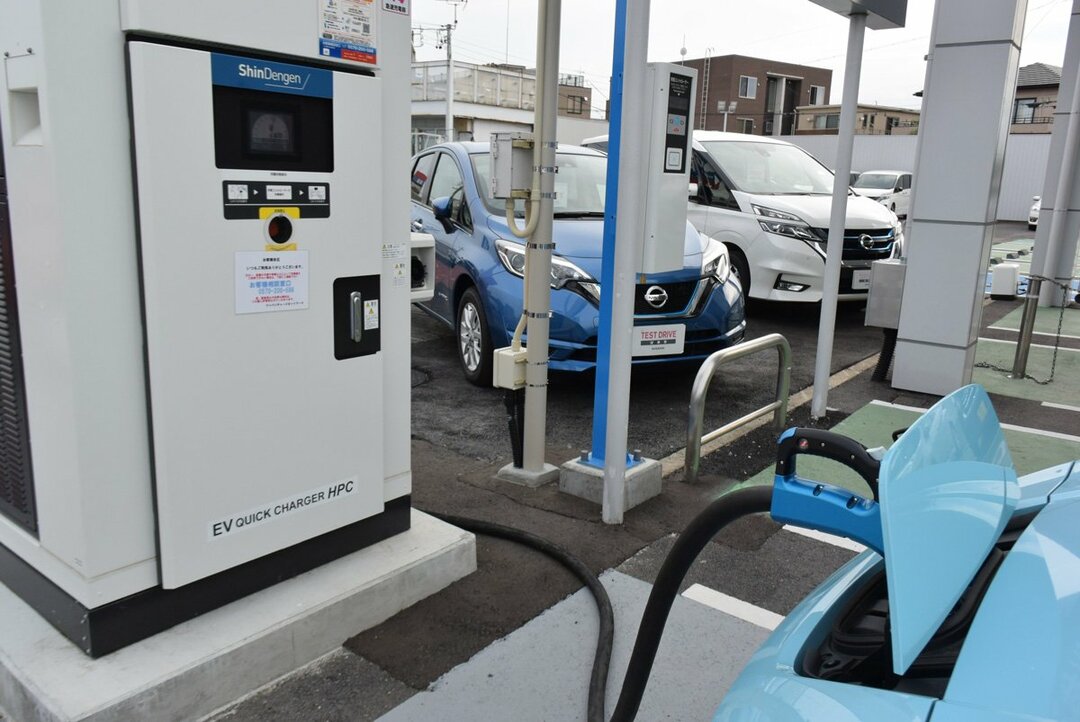 日産「リーフ」の充電