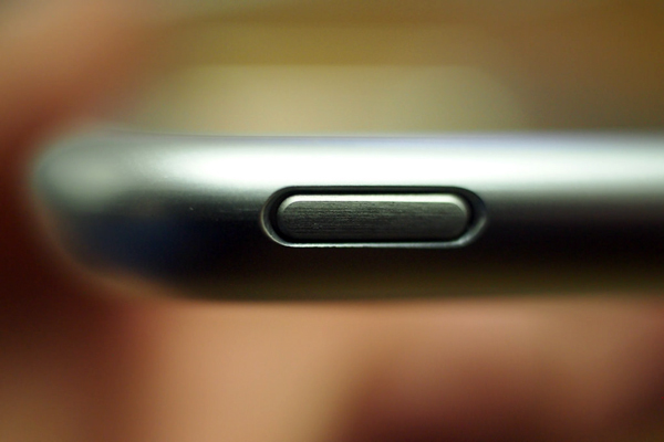 容易に真似できない日本の技術を集め、世界に発信<br />「精密すぎるiPhoneバンパー」の価値