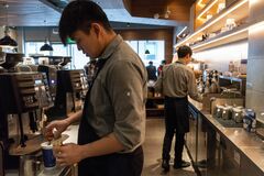 ラッキンコーヒー転落、匿名リポートから始まった