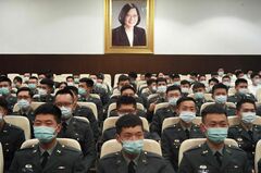 台湾が迫られる選択「ウクライナか、香港か」