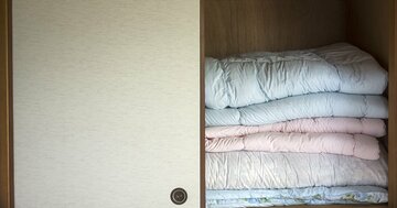 【モノをコンパクト化する方法】かさばる布団の、いちばん手軽で省スペースな収納法