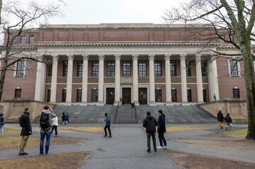 全米大学の留学生、相次いでビザ取り消し　説明や警告なく