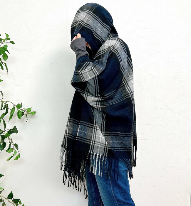 しまむらの「ズレないストール」がオシャレで画期的…！お尻までまるっと隠せるし、サッと羽織るだけであったかい！