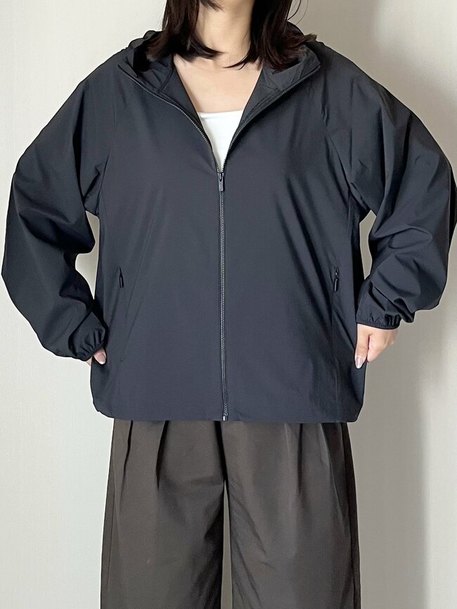 「3枚持ってます」「毎日使い倒したい」ユニクロの“着る日焼け止め”が軽くて着心地がいい…!「カバンに常備できるのが嬉しい」