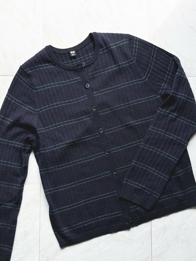 「シルエットがとても綺麗」ユニクロの“すっきり見えカーディガン”着回しやすくて色違いも欲しい!「色合いが可愛い」「肌ざわり最高」