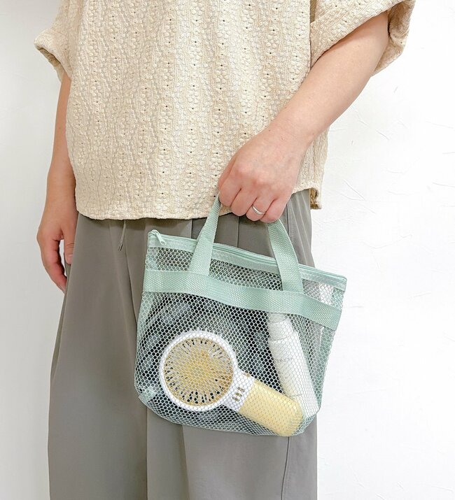 便利すぎて3色まとめ買いした！セリアの「無印みたいなミニバッグ」通院セットや暑さ対策グッズ入れにぴったり！【購入レビュー】